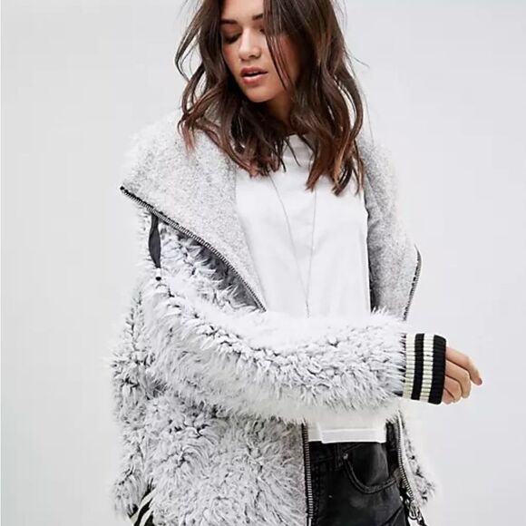 New
Free People × We The Free Fluffy
Size M/L
NWOT never worn before
Retail $248 - Picture 4 of 11